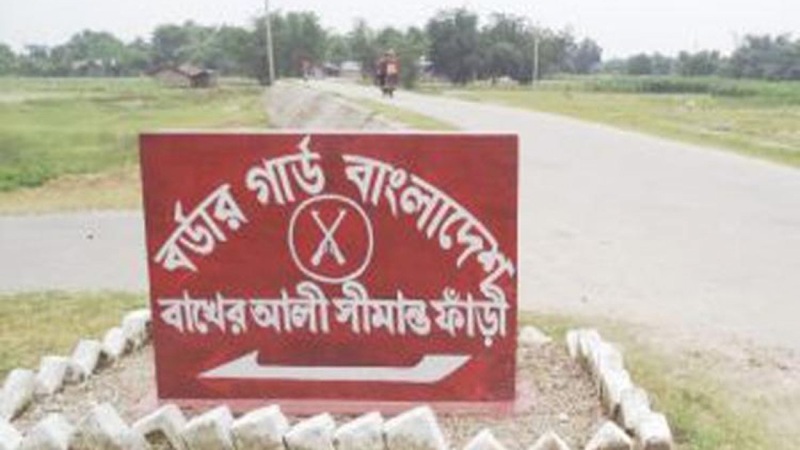 চাঁপাইনবাবগঞ্জ সীমান্তে চোরকারবারী তাড়া করতে গিয়ে বিজিবি’র গুলিবর্ষণ,১০ মহিষ জব্দ